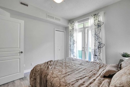5-148 Rockyledge View Nw, Calgary, AB - Indoor Photo Showing Bedroom