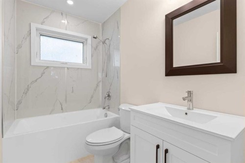 2007 Cottonwood Crescent Se, Calgary, AB - Indoor Photo Showing Bathroom
