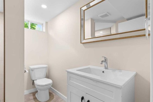 2007 Cottonwood Crescent Se, Calgary, AB - Indoor Photo Showing Bathroom