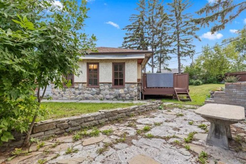 2007 Cottonwood Crescent Se, Calgary, AB - Outdoor