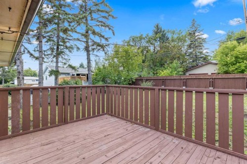 2007 Cottonwood Crescent Se, Calgary, AB - Outdoor