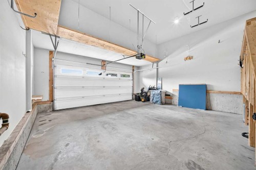 214 Royal Birch Heath Nw, Calgary, AB - Indoor Photo Showing Garage