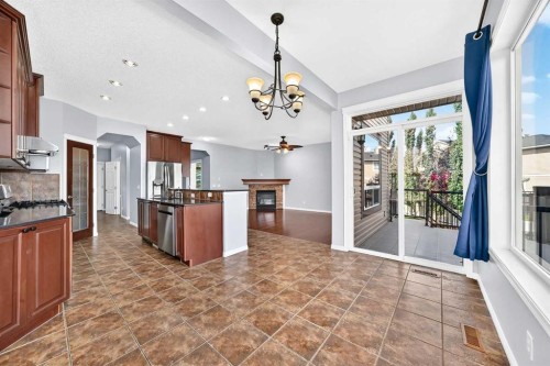 214 Royal Birch Heath Nw, Calgary, AB - Indoor Photo Showing Kitchen