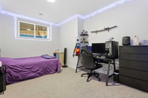 129 Wolf Hollow Villas Se, Calgary, AB - Indoor Photo Showing Bedroom