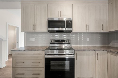 61 Cityline Gate Ne, Calgary, AB - Indoor Photo Showing Kitchen