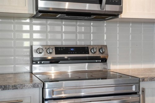 61 Cityline Gate Ne, Calgary, AB - Indoor Photo Showing Kitchen With Upgraded Kitchen