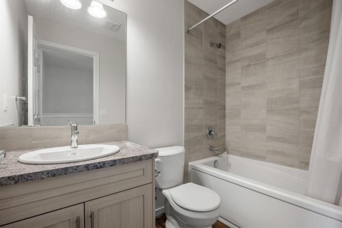 61 Cityline Gate Ne, Calgary, AB - Indoor Photo Showing Bathroom