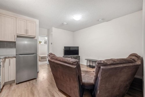 61 Cityline Gate Ne, Calgary, AB - Indoor Photo Showing Kitchen