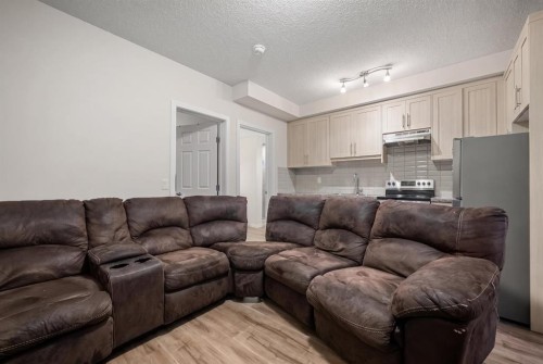 61 Cityline Gate Ne, Calgary, AB - Indoor Photo Showing Living Room