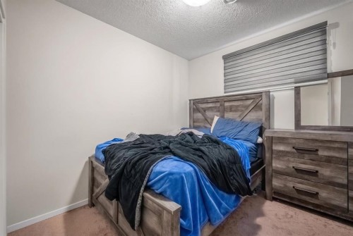 61 Cityline Gate Ne, Calgary, AB - Indoor Photo Showing Bedroom