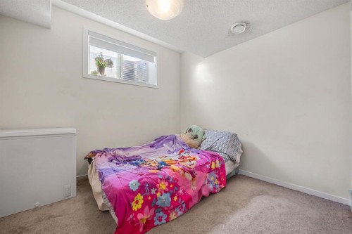 61 Cityline Gate Ne, Calgary, AB - Indoor Photo Showing Bedroom