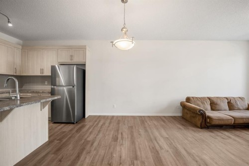 61 Cityline Gate Ne, Calgary, AB - Indoor Photo Showing Kitchen