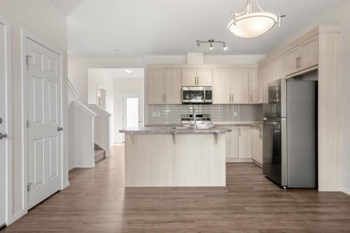 61 Cityline Gate Ne, Calgary, AB - Indoor Photo Showing Kitchen With Upgraded Kitchen
