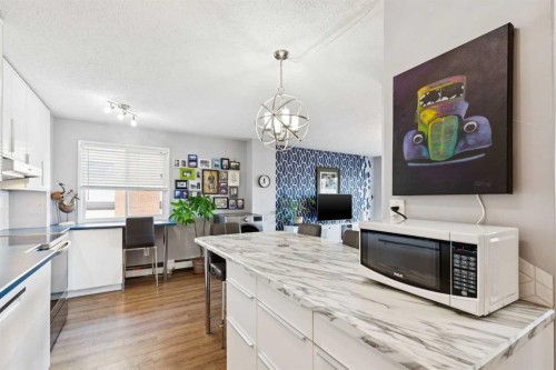 607-1320 12 Avenue Sw, Calgary, AB - Indoor Photo Showing Kitchen
