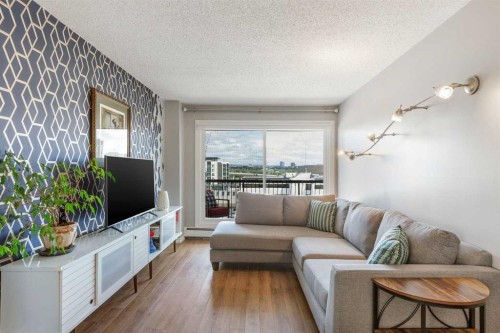 607-1320 12 Avenue Sw, Calgary, AB - Indoor Photo Showing Living Room