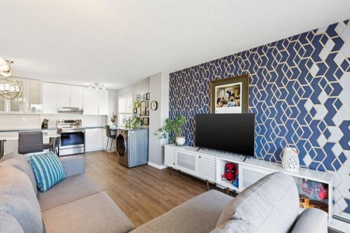 607-1320 12 Avenue Sw, Calgary, AB - Indoor Photo Showing Living Room