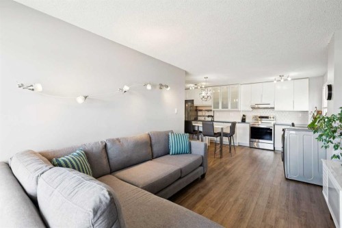 607-1320 12 Avenue Sw, Calgary, AB - Indoor Photo Showing Living Room