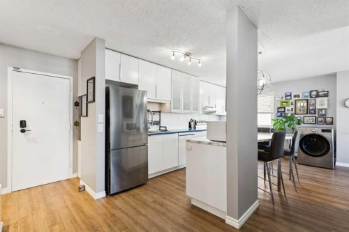 607-1320 12 Avenue Sw, Calgary, AB - Indoor Photo Showing Kitchen