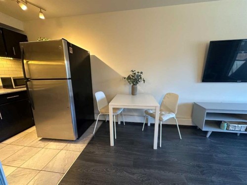 206-1829 11 Avenue Sw, Calgary, AB - Indoor Photo Showing Dining Room