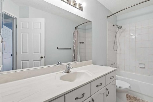 167 Harvest Glen Way Ne, Calgary, AB - Indoor Photo Showing Bathroom