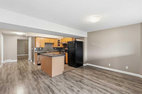 167 Harvest Glen Way Ne, Calgary, AB - Indoor Photo Showing Kitchen