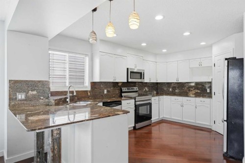 167 Harvest Glen Way Ne, Calgary, AB - Indoor Photo Showing Kitchen With Upgraded Kitchen
