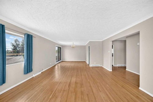 1735 38 Avenue Sw, Calgary, AB - Indoor Photo Showing Other Room