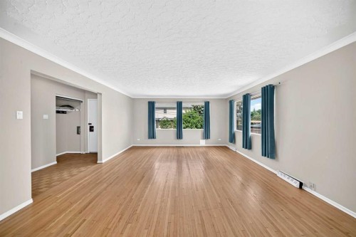 1735 38 Avenue Sw, Calgary, AB - Indoor Photo Showing Other Room