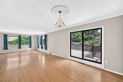 1735 38 Avenue Sw, Calgary, AB - Indoor Photo Showing Other Room