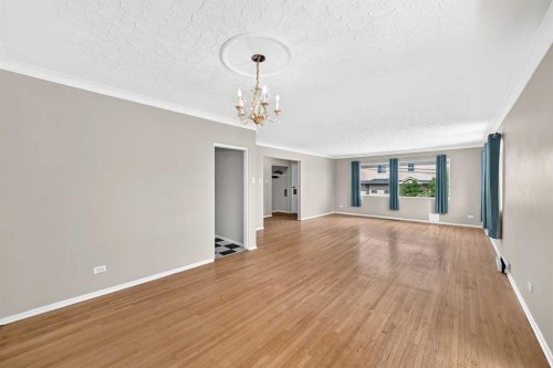 1735 38 Avenue Sw, Calgary, AB - Indoor Photo Showing Other Room