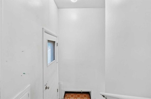 1735 38 Avenue Sw, Calgary, AB - Indoor Photo Showing Other Room
