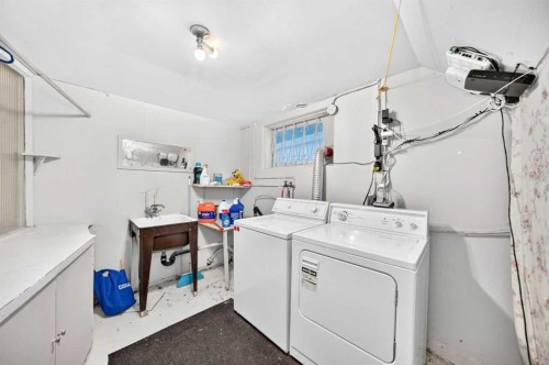 1735 38 Avenue Sw, Calgary, AB - Indoor Photo Showing Laundry Room