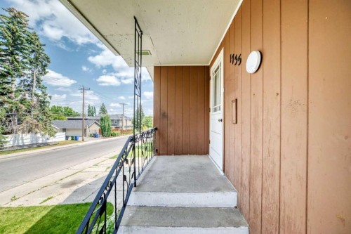 1735 38 Avenue Sw, Calgary, AB - Outdoor With Exterior