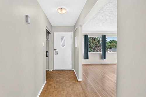 1735 38 Avenue Sw, Calgary, AB - Indoor Photo Showing Other Room