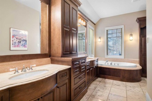 2905 Carleton Street Sw, Calgary, AB - Indoor Photo Showing Bathroom