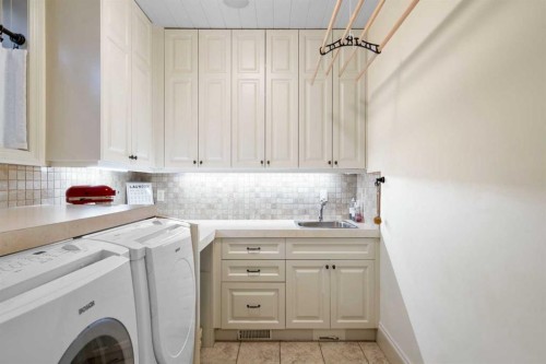 2905 Carleton Street Sw, Calgary, AB - Indoor Photo Showing Laundry Room