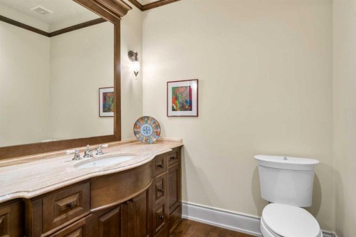 2905 Carleton Street Sw, Calgary, AB - Indoor Photo Showing Bathroom