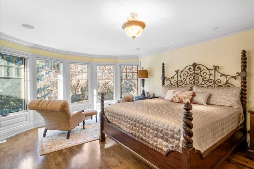 2905 Carleton Street Sw, Calgary, AB - Indoor Photo Showing Bedroom