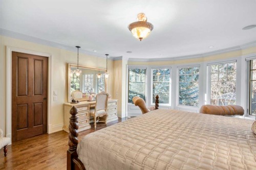 2905 Carleton Street Sw, Calgary, AB - Indoor Photo Showing Bedroom