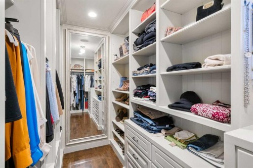 2905 Carleton Street Sw, Calgary, AB - Indoor With Storage