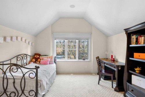 2905 Carleton Street Sw, Calgary, AB - Indoor Photo Showing Bedroom