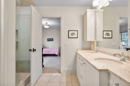 2905 Carleton Street Sw, Calgary, AB - Indoor Photo Showing Bathroom