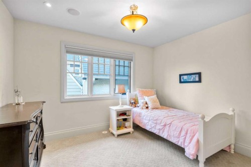 2905 Carleton Street Sw, Calgary, AB - Indoor Photo Showing Bedroom