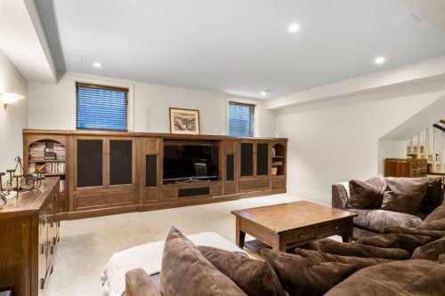 2905 Carleton Street Sw, Calgary, AB - Indoor Photo Showing Living Room