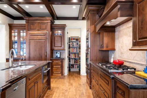2905 Carleton Street Sw, Calgary, AB - Indoor Photo Showing Kitchen With Double Sink With Upgraded Kitchen