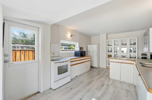 211 7 Street Ne, Calgary, AB - Indoor Photo Showing Kitchen With Double Sink
