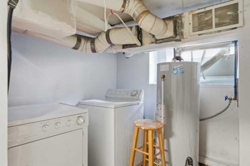 211 7 Street Ne, Calgary, AB - Indoor Photo Showing Laundry Room