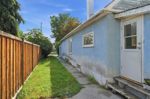 211 7 Street Ne, Calgary, AB - Outdoor With Exterior