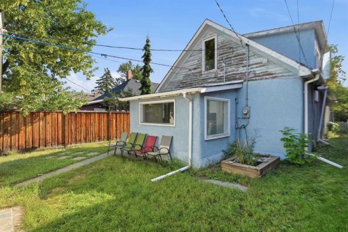 211 7 Street Ne, Calgary, AB - Outdoor