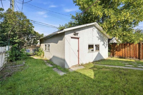 211 7 Street Ne, Calgary, AB - Outdoor